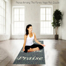 Tapete De Yoga Louvado Entre Os Painéis