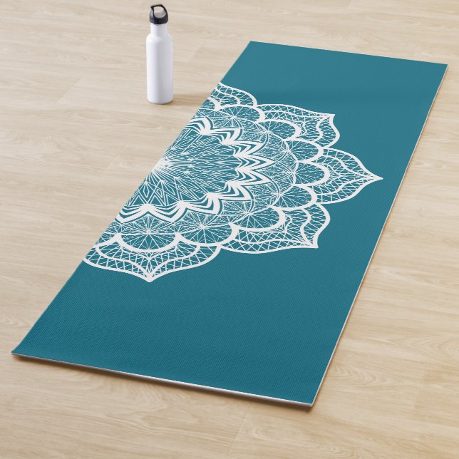 Tapete De Yoga Mandala Branco em Fundo Azul (In Situ)