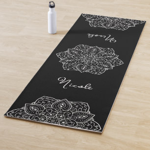 Tapete De Yoga Mandala Estilosa Preta e Branca com Nome Personali