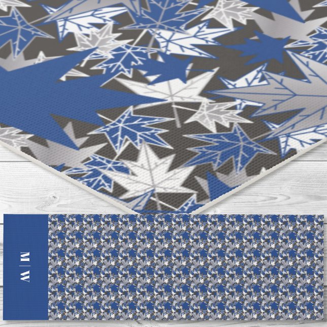 Tapete De Yoga Mapeamento deixa azul em um fundo de carvão (Maple Leaves Blue on a Charcoal Background Yoga Mat)