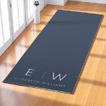 Tapete De Yoga Marinho Azul Elegante Moderno Monograma Minimalist<br><div class="desc">Entre na sua prática com o poise usando este Marinho Blue Elegant Modern Minimalist Name Yoga Mat. Projetado com linhas limpas e uma matiz de marinho profundo, este tapete personalizado apresenta o seu monograma e nome num formato elegante e sofisticado. Ideal para yoga, pilates ou meditação, traz estilo e intenção...</div>