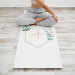 Tapete De Yoga Monograma de Moldura Eucalyptus<br><div class="desc">Design de Moldura Eucalyptus Monogrammed.</div>