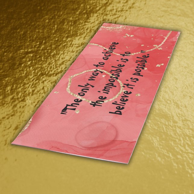 Tapete De Yoga Monograma Inspiracional: Preto em Vermelho | (Criador carregado)