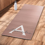 Tapete De Yoga Monograma Metálico de Glama Cor-de-Rosa Dourada ro<br><div class="desc">Cor-de-rosa-claro - Faux Dourado,  com Nódoas brutas de folhas metálicas Elegante de folhas de alumínio monograma Ioga Mat para sua sessão de exercícios de chic.</div>