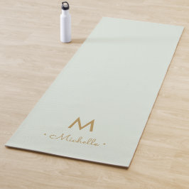 Tapete De Yoga Monograma moderno em verde sage e dourado