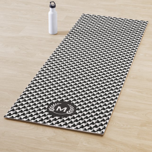 Tapete De Yoga Monograma. Padrão Houndstooth Preto e Branco. (In Situ)