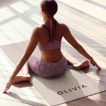 Tapete De Yoga Monograma personalizado de bege<br><div class="desc">Melhore sua prática de yoga com este tapete monograma personalizado. Apresentando um design de monograma na moda com suas iniciais personalizadas, este tapete oferece elegância e conforto. A cor bege neutra cria uma vibração calmante e sofisticada, perfeita para o seu estúdio doméstico ou classe de ioga. Feito com materiais de...</div>