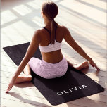 Tapete De Yoga Monograma personalizado de nome e preto | Elegante<br><div class="desc">Elevem sua prática de yoga com esse elegante tapete personalizado de yoga, com um design preto elegante com um monograma e nome personalizáveis. Criado para conforto e durabilidade, este tapete oferece excelente aderência e amortecimento para todas as suas poses, de principiante a avançada. Seu design eterno faz dele um acessório...</div>
