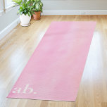 Tapete De Yoga Monograma Rosa<br><div class="desc">Este tapete de yoga na moda apresenta um fundo de aquarela cor-de-rosa. Facilmente personalizável com suas iniciais em tipografia na moda branca. Original Watercolor © Michele Davies.</div>