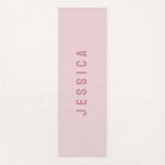 Tapete De Yoga Nome Minimalista Simples Rosa Moderno<br><div class="desc">Nome Simples e Rosa Moderno. Na moda e presente chic para alguém que trabalha e tenta manter o ajustado. Cor de marfim e tom de cinza. Altere as cores de sua escolha. Monograma com nome. Excelente para o estúdio de yoga,  ginástica ou meditação doméstica.</div>