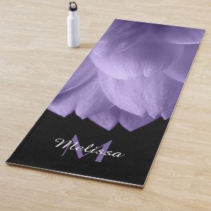 Tapete De Yoga Pétalas de flores roxas ultravioletas preto Monogr