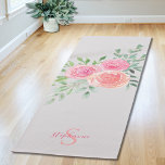 Tapete De Yoga Rosas Rosa Personalizadas - Ioga Mat<br><div class="desc">Este tapete ioga bonito é decorado com um buquê de aquarela de rosas e folhagem em tons de rosa, coral e verde sobre um fundo de cinza macia. Um modelo de texto é incluído para personalizar este design com o seu nome e fazer de monograma este tapete de ioga exclusivo...</div>