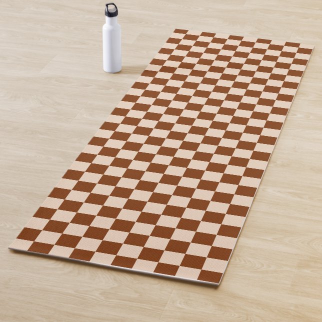 Tapete De Yoga Rust brown and beige checkerboard pattern (In Situ)