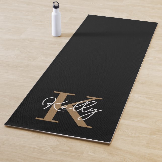 Tapete De Yoga Script de Monograma Dourado Preto Moderno (In Situ)