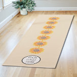 Tapete De Yoga Seu logotipo Yoga Studio Watercolor<br><div class="desc">Este tapete de ioga personalizado é decorado com sete girassóis amarelos de cor d'água sobre fundo bege. Facilmente personalizável com o logotipo do seu estúdio de yoga. Porque nós criamos a nossa trabalho de arte,  você não encontrará esta imagem exata de outros designers. Original Watercolor © Michele Davies.</div>