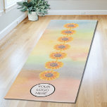Tapete De Yoga Seu logotipo Yoga Studio Watercolor<br><div class="desc">Este tapete de ioga personalizado é decorado com sete girassóis amarelos de cor d'água sobre fundo colorido. Facilmente personalizável com o logotipo do seu estúdio de yoga. Porque nós criamos a nossa trabalho de arte,  você não encontrará esta imagem exata de outros designers. Original Watercolor © Michele Davies.</div>