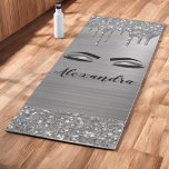 Tapete De Yoga Silver Glitter Sparkle Eyelashes Monograma<br><div class="desc">Folha de Silver Faux Folha Metálica Glitter Esmagado Monograma Metálico Nome e Eyelashes Iniciais (Lashes), Extensões Eyelash e Ioga Mat Olhos. O design faz o doce e perfeito aniversário de 16 anos, casamento, chá de panela, aniversário, chá de fraldas ou presente de festa de solteira para alguém procurando por um...</div>