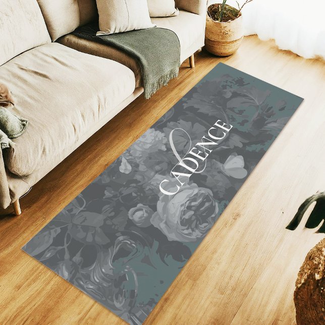 Tapete De Yoga Soothing Slate Green Floral Typography Monogram (Criador carregado)