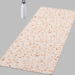 Tapete De Yoga Terrazzo Modern Abstrato Terracotta<br><div class="desc">Apresentando um padrão abstrato terrazzo moderno com uma combinação única de cores teracottas,  criando um design de na moda e chamativo.</div>