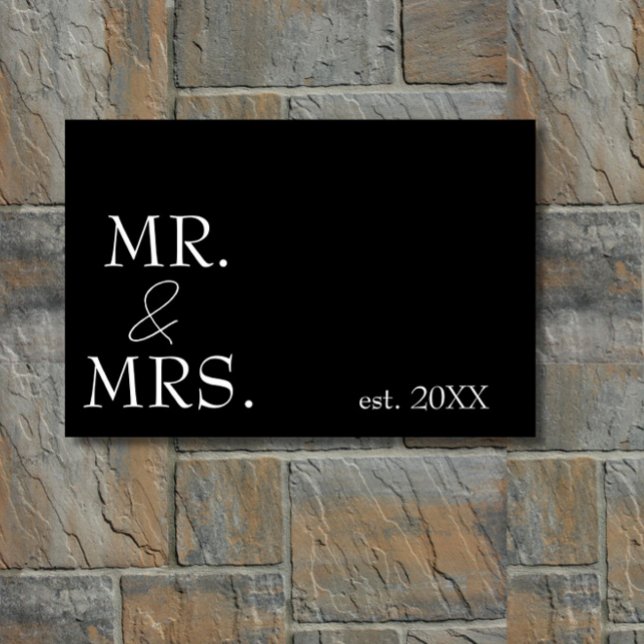 Tapete Elegante Moderno Minimalista "Sr. & Sra." Casal (A modern, elegant "Mr. & Mrs." black + white doormat makes a great gift for a modern, elegant couple)
