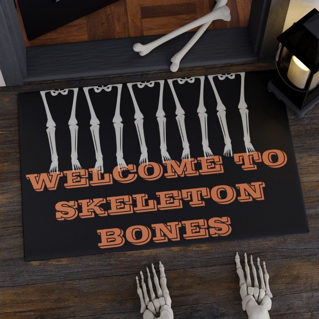 Tapete Engraçado Bem-vindo ao Skeleton Bones Halloween Do (Welcome to Skeleton Bones doormat perfect for halloween!. Just add your name)