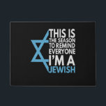 Tapete Esta é a estação para lembrar a todos que sou jude<br><div class="desc">chanukah, menorah, hanukkah, dreidel, jedesejo, Chrismukkah, feriado, christmas, sufganiyot</div>