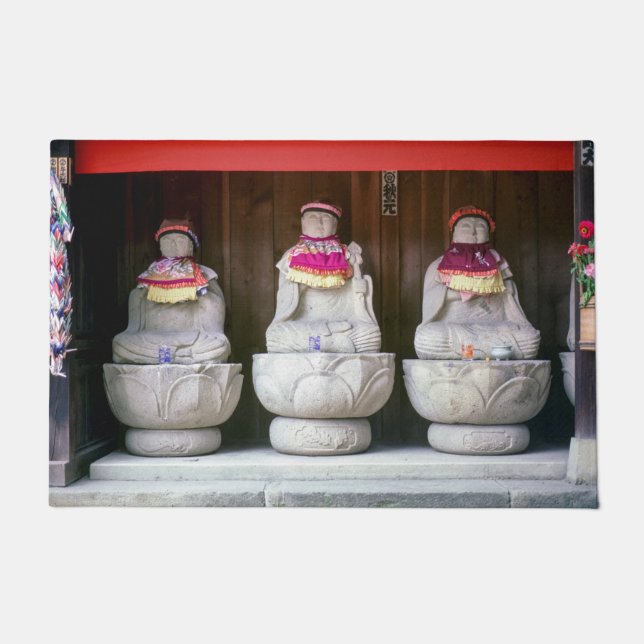 Tapete Fila de estátuas de monge Jizo com babador e chapé (Frente)