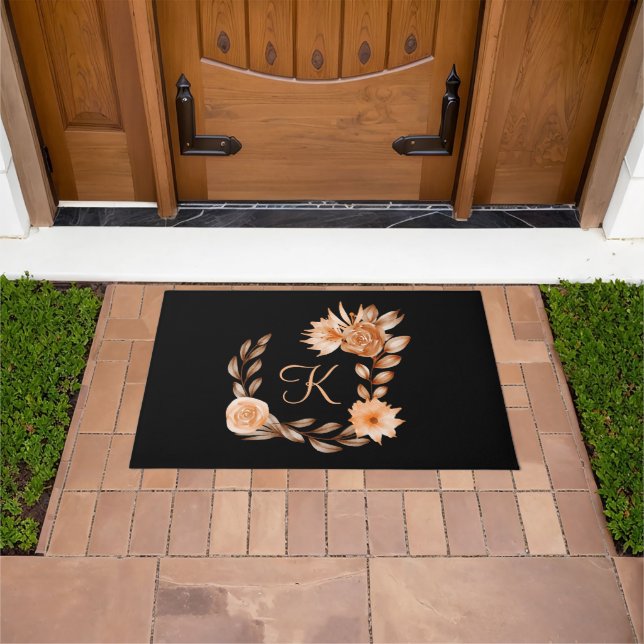 Tapete Floral Preto Marrom e Bege Monogramado (Ar livre)