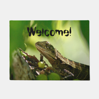 Tapete Lagarto australiano que esconde entre as folhas,