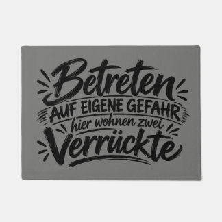Tapete Lustige Fußmatte - Hier wohnen zwei Verrückte 