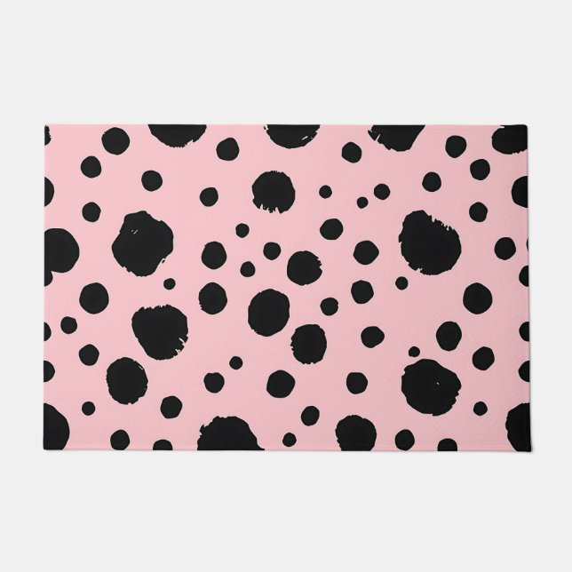 Tapete Manchas de Tinta Preta com Padrão de Bolinhas Rosa (Frente)