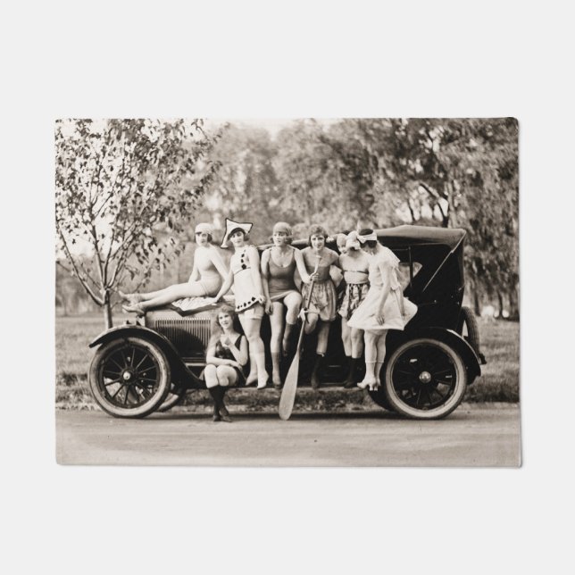 Tapete Meninas de Mack Sennett que levantam no automóvel (Frente)