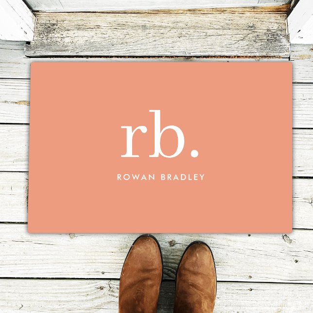 Tapete Monograma Coral Peach Feminina Elegante Minimalist (Feminine stylish coral peach unique monogram doormat.)