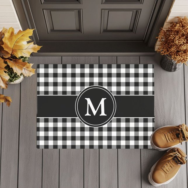 Tapete Monograma da Xadrez Negra Moderna (Modern Farmhouse Black Plaid Monogram Doormat)