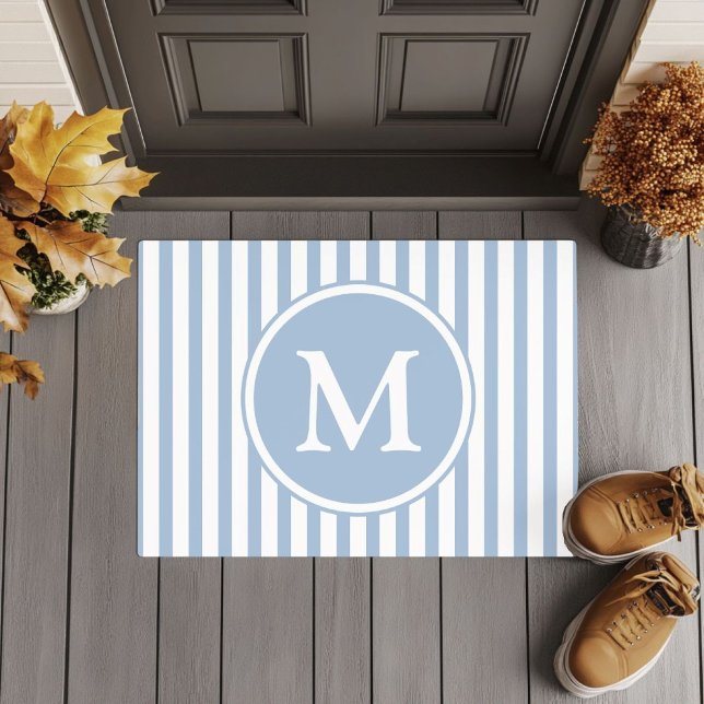 Tapete Monograma de Stripes Azuis Elegante (Elegant Blue Stripes Monogram Doormat)