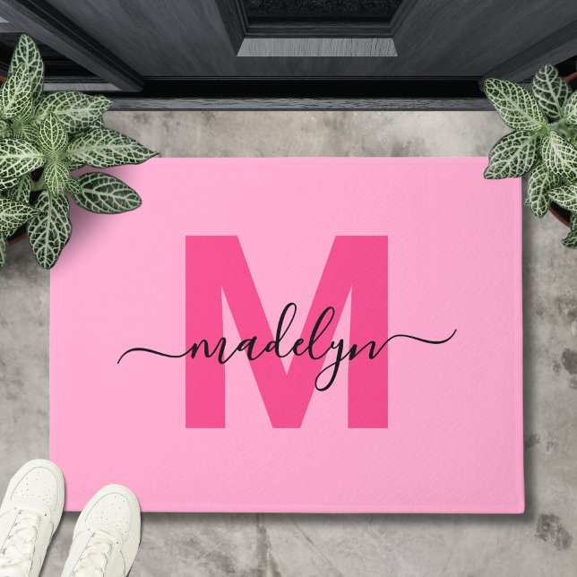 Tapete Nome do Monograma Inicial do Script Rosa Moderno (Modern Pink Script Initial Monogram Name Doormat )