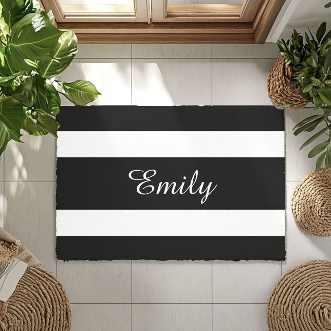 Tapete Nome Moderno das faixas pretas e brancas (Modern Black And White Stripes Name Doormat)