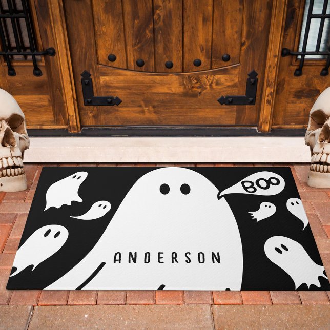 Tapete Nome Personalizado de Fantasmas Quimológicos (The perfect door mat to greet guests and Trick-or-Treaters this Halloween.)