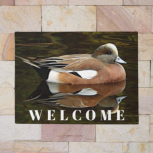 Tapete O Duque Americano Wigeon em Pond Bem-vindo