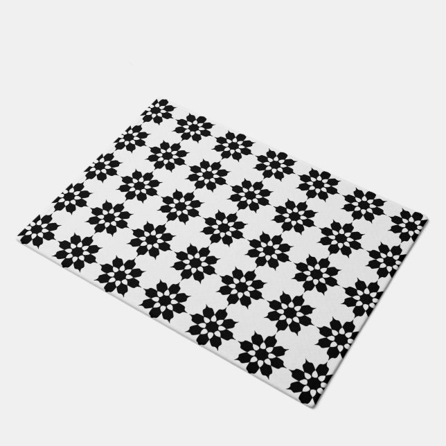 TAPETE PADRÃO DE FLOR PRETO E BRANCO (Inclinado)