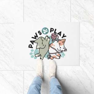 Tapete Patas e Brincadeiras – Ilustração Adorável de Gato