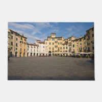 Praça Piazza Anfiteatro em Lucca - Toscana, Itália