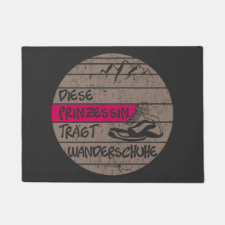 Tapete Prinzessin trägt Wanderschuhe, Sonnenuntergang