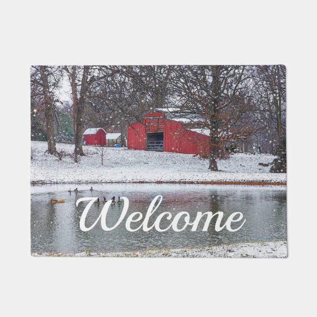 Tapete Red Barn In Snow Painterly Bem-Vindo Doormat (Frente)