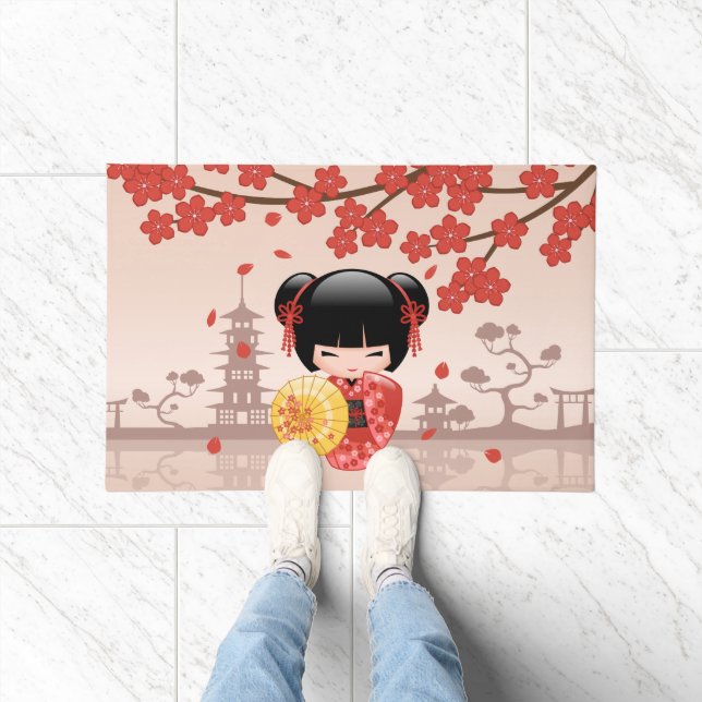 Tapete Red Sakura Kokeshi Doll - Geisha Japonês (Interior)