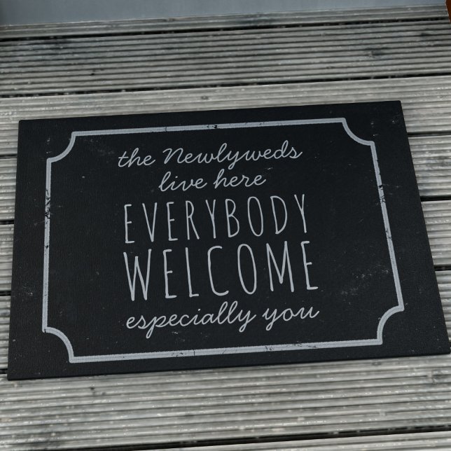 Tapete Rustic Black and White Todos Bem-Vindos Doormat (Everybody is welcome at your door with this chalkboard vibe doormat. Just add your name)