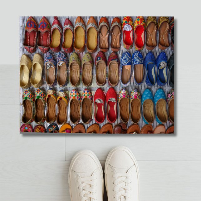Tapete Sapatos legais Picture Door Mat (This fun doormat features rows and rows of shoes! A cool, colorful welcome.)