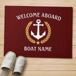 Tapete Seu nome de barco Anchor Laurel Bem-Vindo A Bordo<br><div class="desc">Personalize a sua casa com uma porta de boas-vindas a bordo e seu nome de barco, nome da família ou outro texto desejado. Apresentando uma âncora náutica personalizada projetada com folhas de ouro e emblema de estrela em um fundo vermelho real profundo ou ajustando facilmente a cor de fundo para...</div>