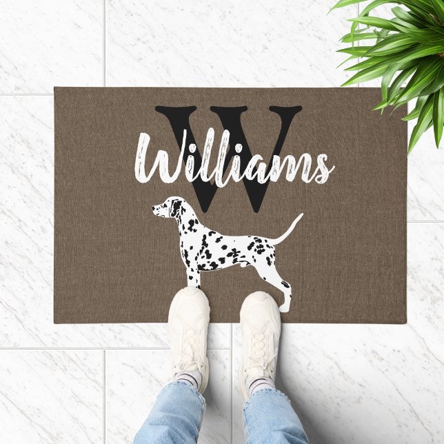 Tapete Sobrenome de Monograma de Cachorro Dalmático (Dalmatian Rustic Monogram Doormat Welcome Mat)