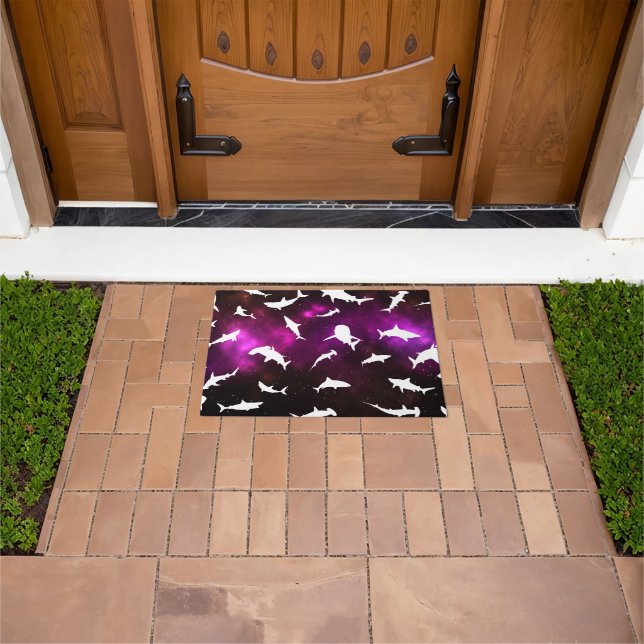 Tapete Sombra branca de peixes-tubarão no espaço de galáx (Ar livre)